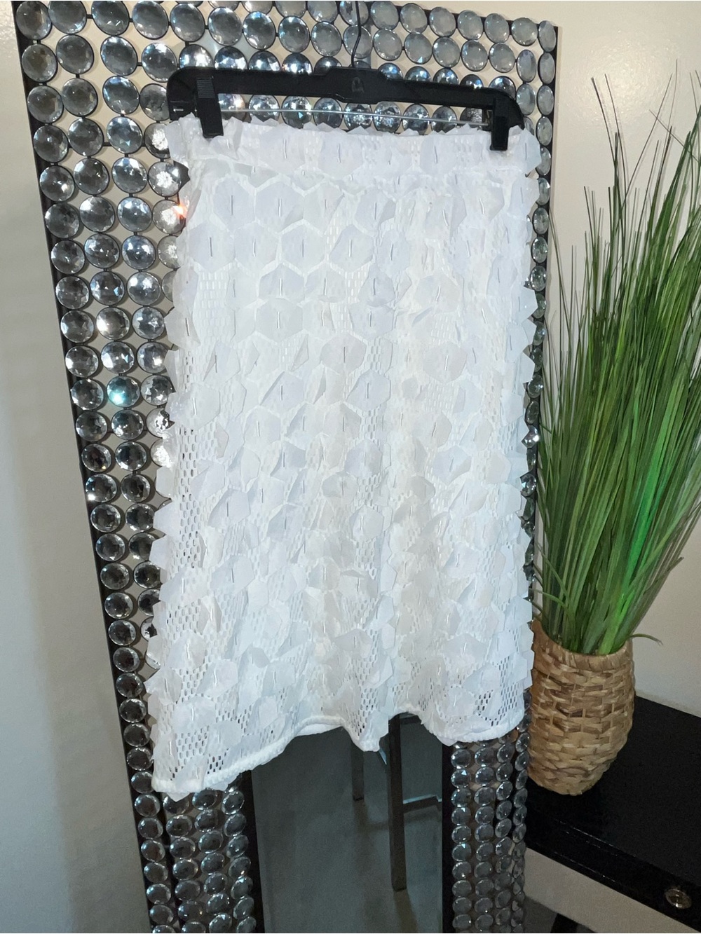 Beautiful white textured skirt from the brand Jaspal